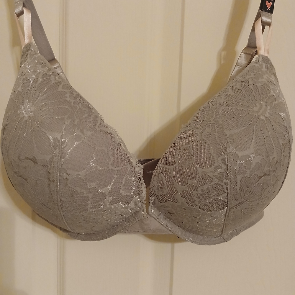 Victoria's Secret Push Up Underwire Lace Bra NWT